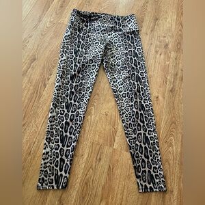 Onzie leopard leggings - size large